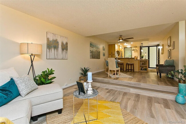 Building Photo - 1 bed 1 bath Amazing ocean, marina and mountain view unit.