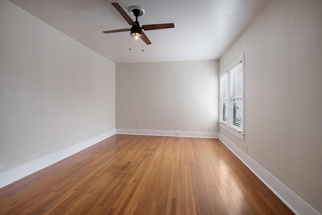 Building Photo - Modern Duplex in Monte Vista!