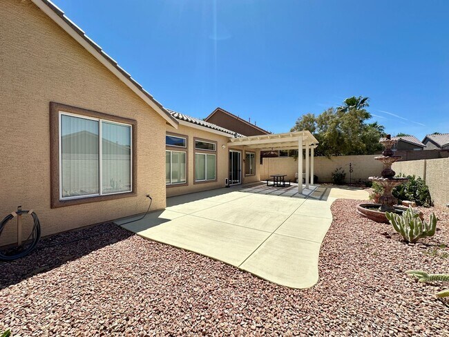 Building Photo - Tule Spgs Ranch North