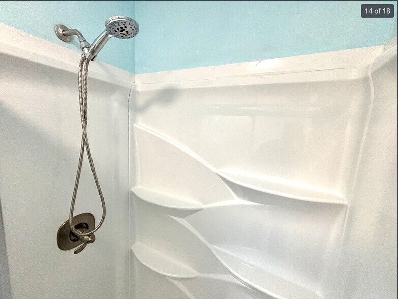 Building Photo - 542 Yale Dr