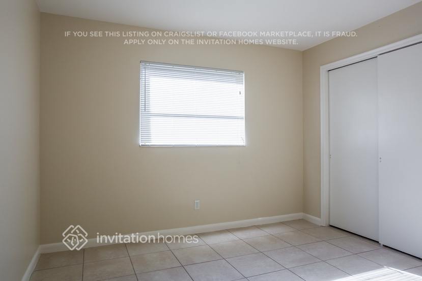 Building Photo - 700 S Rainbow Dr