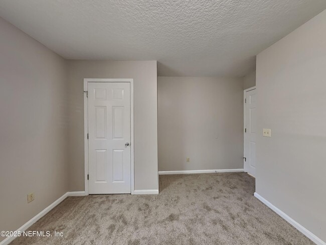 Building Photo - 4399 Princess Labeth Ct W