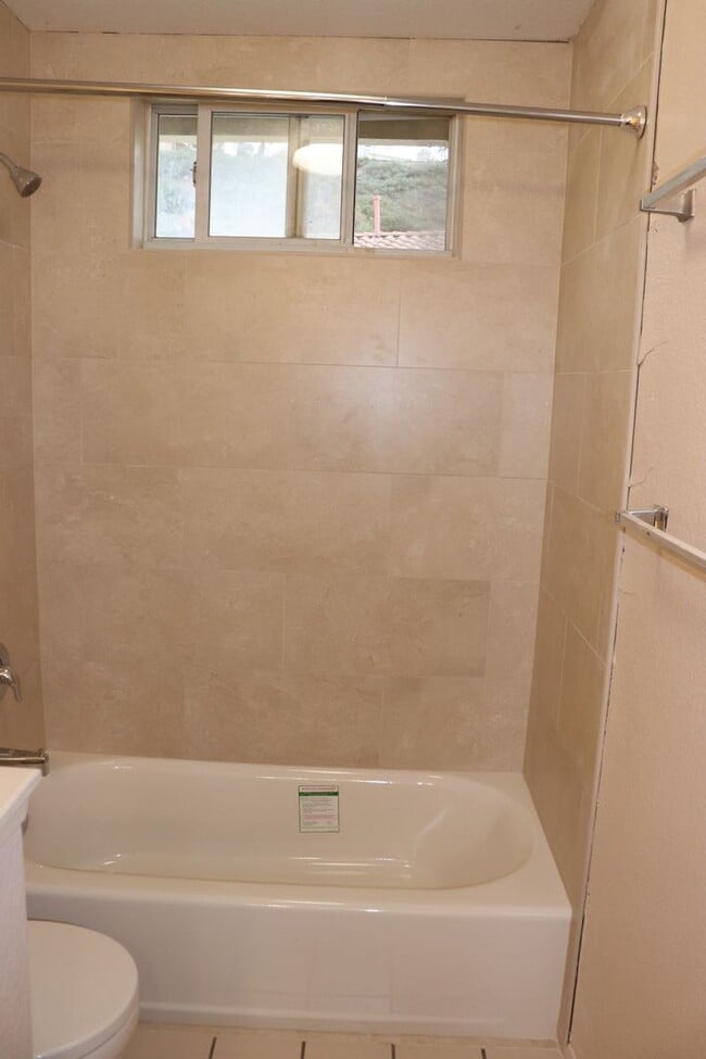 Building Photo - Spacious ALPINE 3 Bedroom 2.5 Bath 2 Story on a Cul De Sac