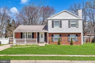 Building Photo - Beautifully renovated 3-bedroom, 2.5-bath detached home
