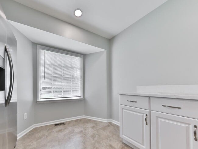 Building Photo - 725 Creek Trail NW