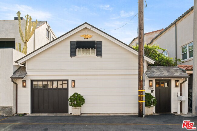 Building Photo - 23618 Malibu Colony Rd