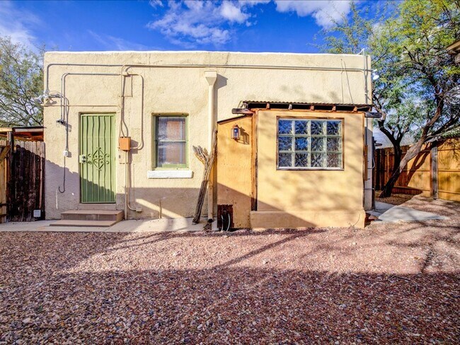 Building Photo - 2 Bedroom 2 Bathroom