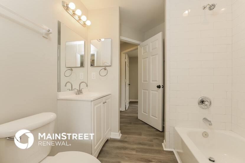 Building Photo - 124 Gilbert Ave S