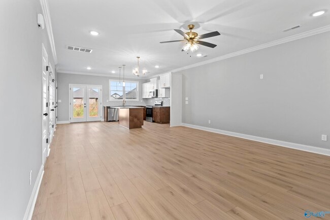 Building Photo - 243 Susan Lynn Dr