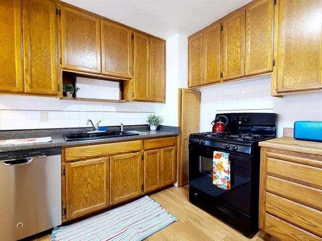 Building Photo - 3512 N Holman Ct