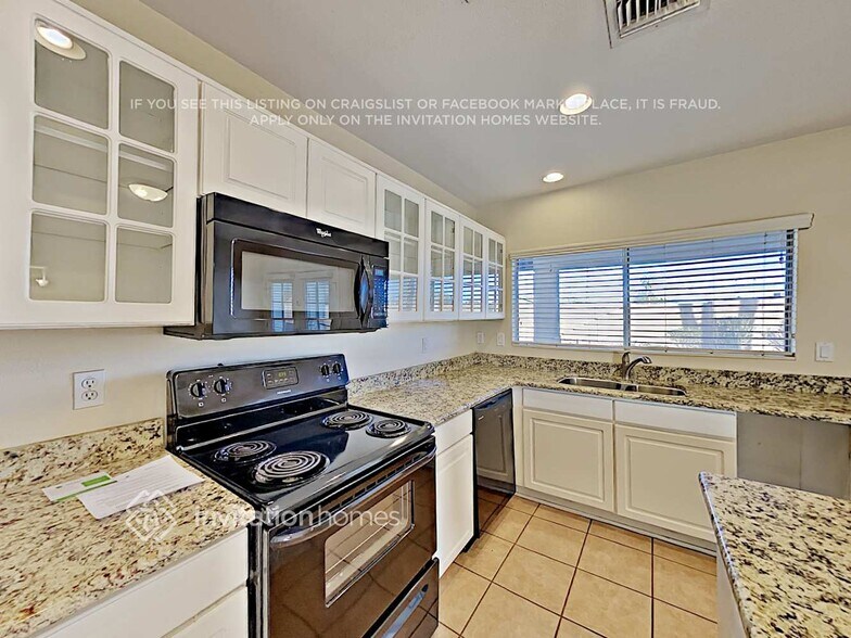 Building Photo - 18839 N 7th Dr