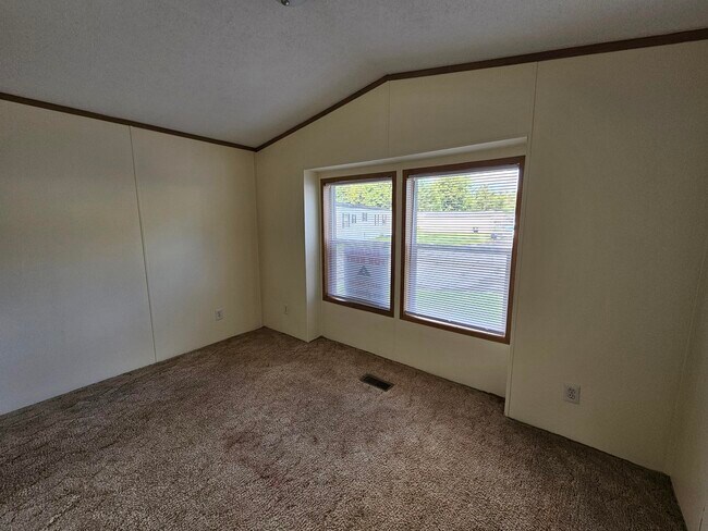 Building Photo - 208 Maverick Ln