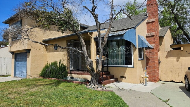 Building Photo - 408 W 8th St