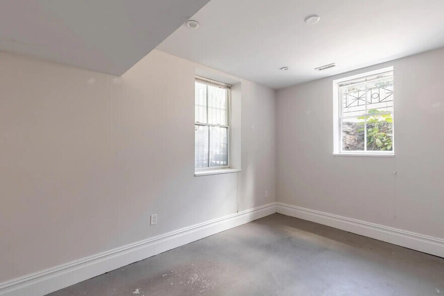 Building Photo - 89 Cedar St