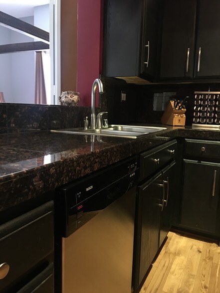 Building Photo - 5151 Balboa Blvd