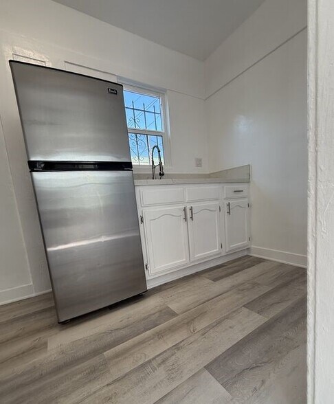 Building Photo - 2235 W 14th St