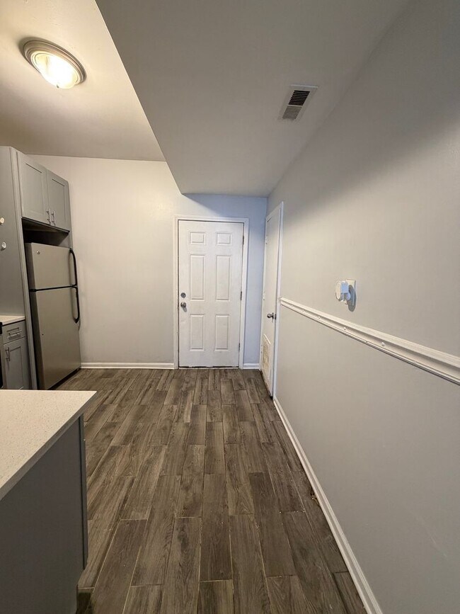 Building Photo - 7224 S St Lawrence Ave