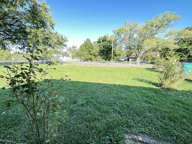 Building Photo - 496 Louisiana Ave. Clarksville, TN 37042