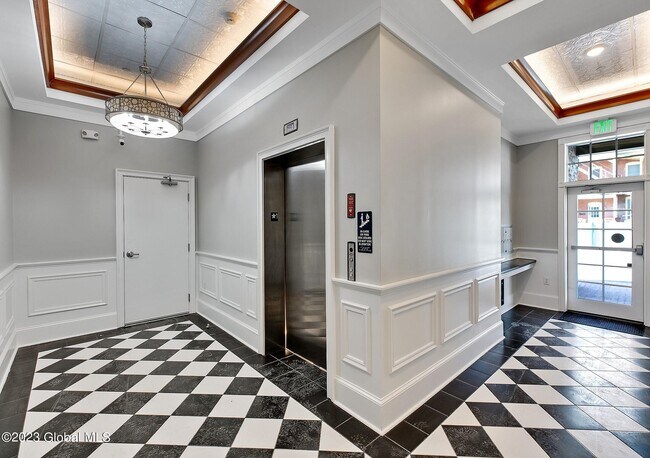 Building Photo - 25 Lawrence St