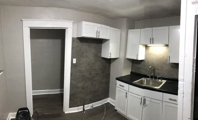 Building Photo - 419 Harlan St