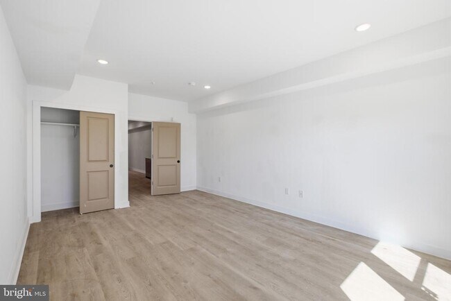 Building Photo - 669 N 39th St