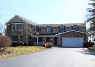 Building Photo - 2811 Knoll Dr