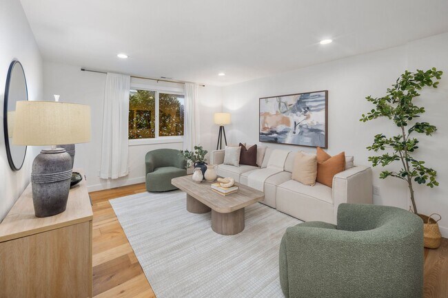 Building Photo - Redmond 4BD / 3BA Home with Central A/C on 3 Acres – Available Now