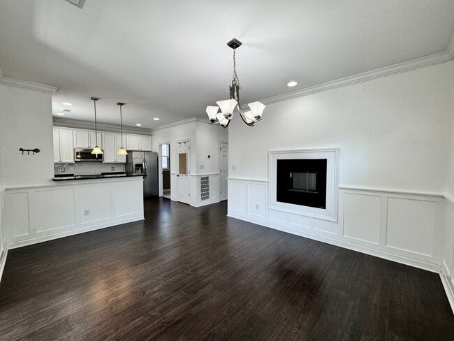 Building Photo - A Block From The Beaches! Ready 09-21-26! Oversized Parking Pad, Pet Friendly!