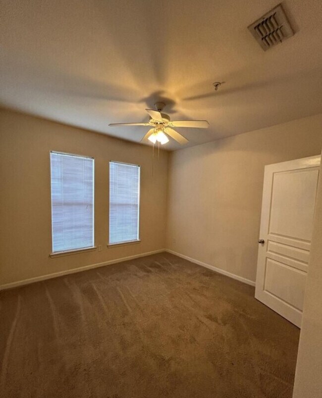 Building Photo - 8290 Gate Pkwy W