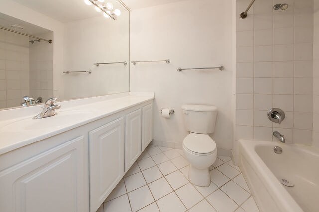 Building Photo - 345 N La Salle Dr