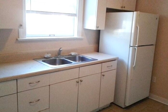 Building Photo - 2604 Dellwood Ave