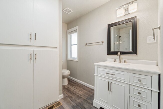 Building Photo - Gorgeous 5 bedroom, 2.5 bath House on a .88 Acre Lot in Fort Smith!