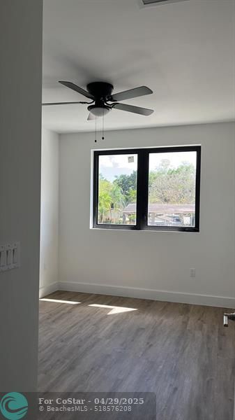 Building Photo - 4141 S oaks Pl