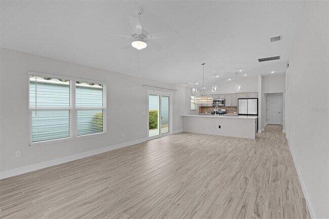 Building Photo - 6230 Dingman Wy