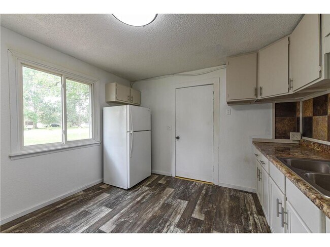 Building Photo - 2 Bedrooms, 1 Bathroom Single Family Home in Little Falls, MN- Large corner lot