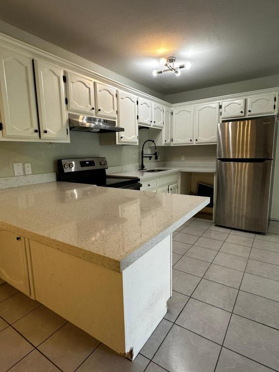 Building Photo - 1802 Oasis Dr