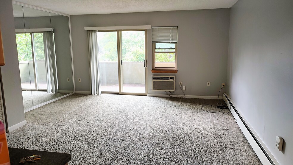 Building Photo - 3150 Iris Ave