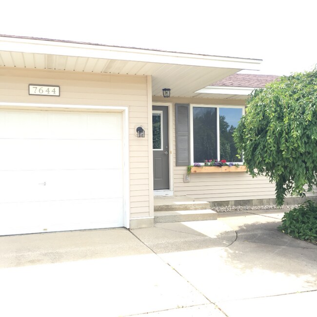 Building Photo - 7644 Deer Track Run