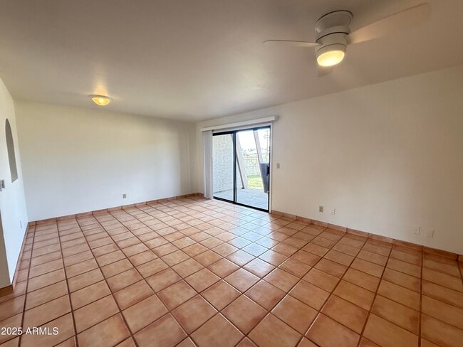 Building Photo - 611 W 13th St