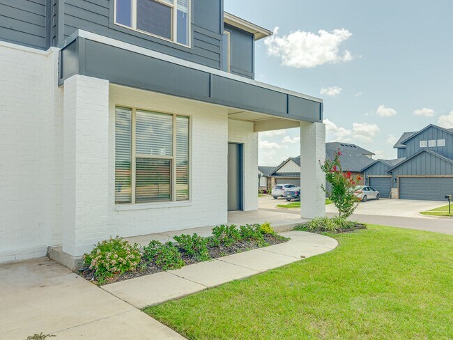 Building Photo - Beautiful New Construction Home in Edmond/...