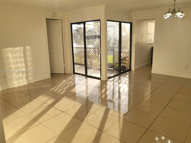 Building Photo - 960 N Franklin Ave