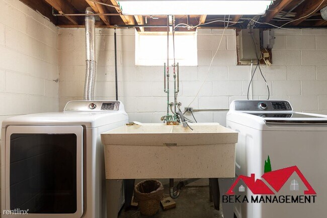 Building Photo - 3 br, 1.5 bath House - 22600 Outer Dr
