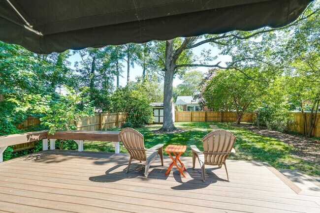 Building Photo - 5000 Bromley Ln