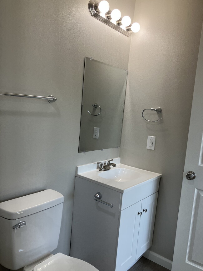 Building Photo - Fully Renovated 1-Bedroom!