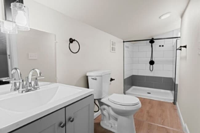 Building Photo - 503 W 5th Ave