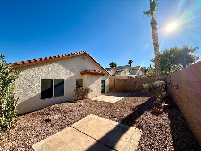 Primary Photo - 3 Bedroom Home off of S Eastern and Sunrid...