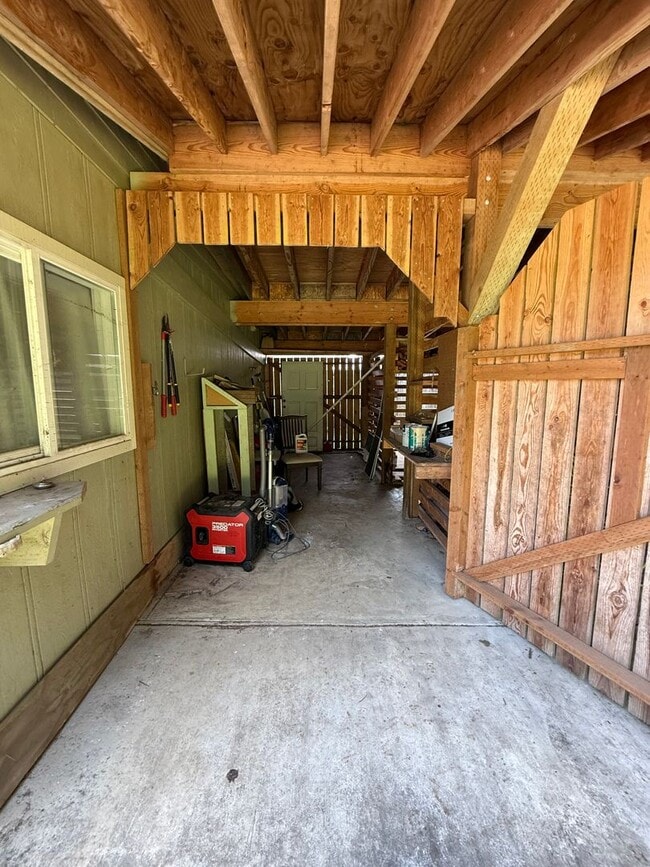 Building Photo - 3 bed 1 one bath house with yard