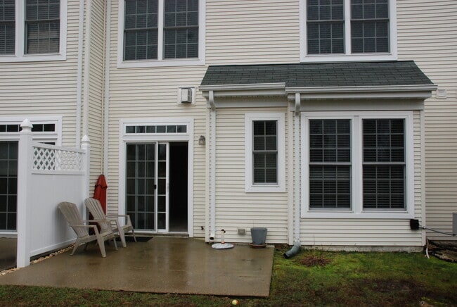 Building Photo - Well Maintained Townhome in Colonial Heritage in Williamsburg