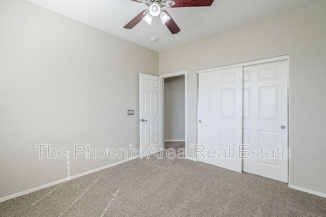 Building Photo - 45929 W Sky Ln