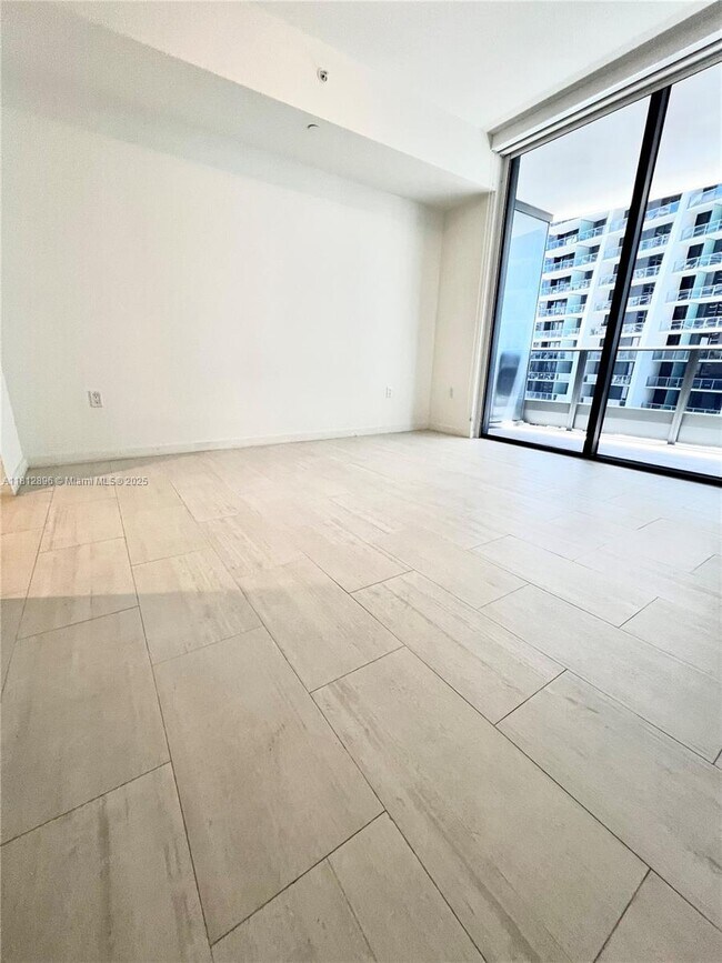 Building Photo - 1000 Brickell Plaza